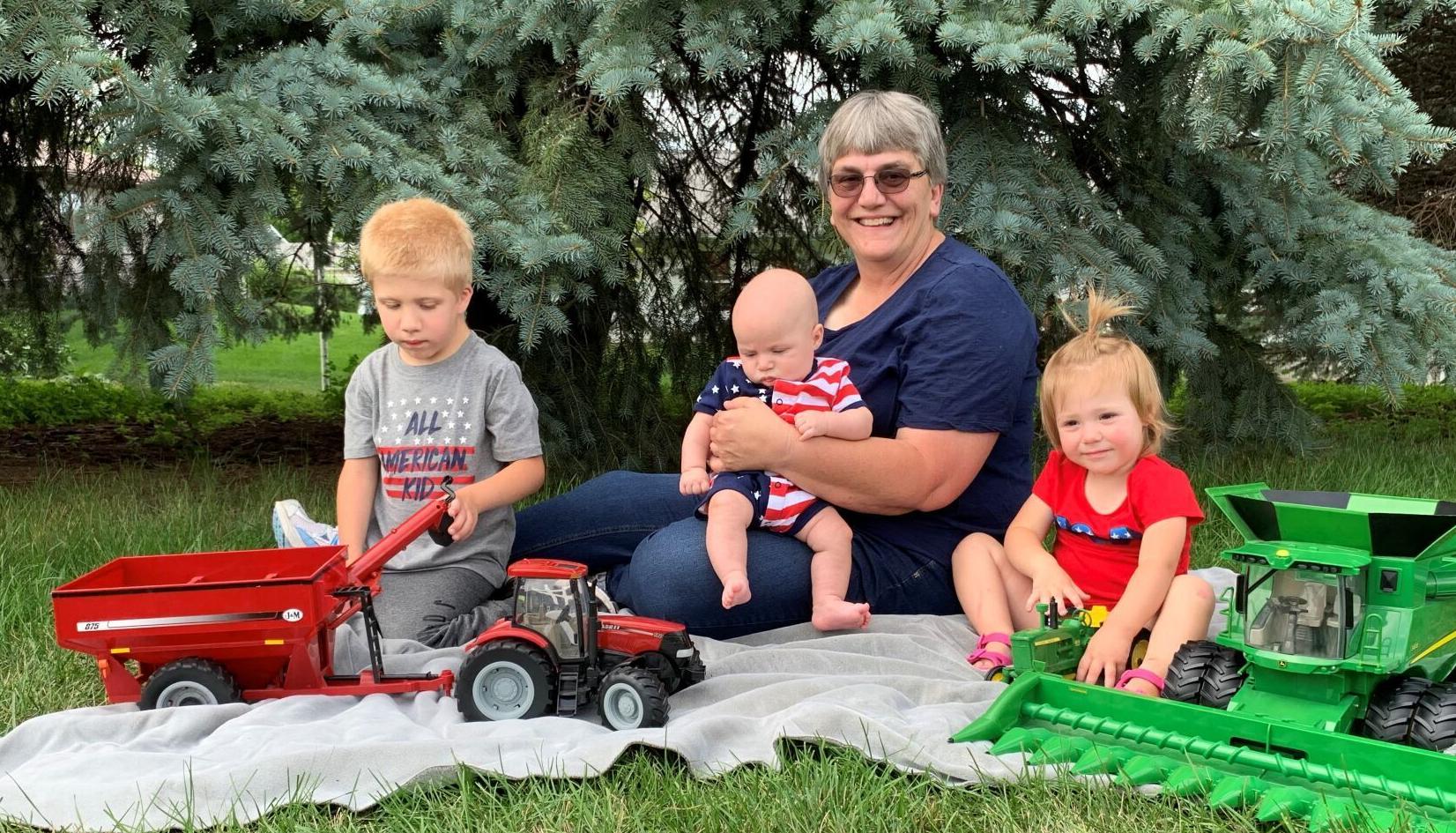 Lisa Lunz and Grandchildren.jpg